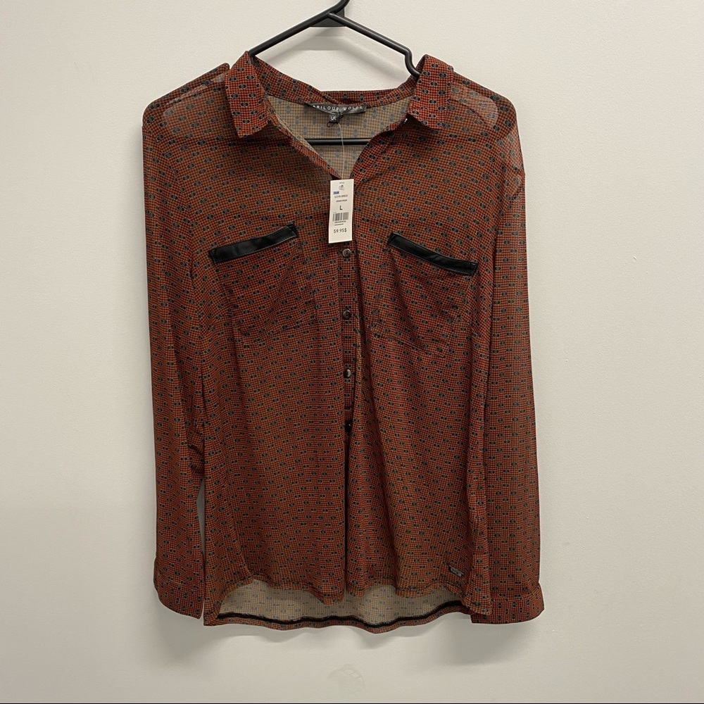✨NEW✨ RED SLINKY BUTTON UP BLOUSE / STRETCHY